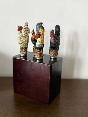 Vintage Cypress Home Set of 4 Rooster Chicken Resin Spreader Knives with Wood St